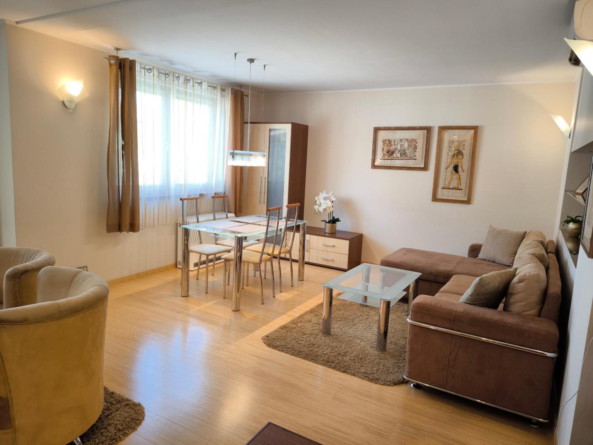 Uroczy Apartament Przy Deptaku Z Parkingiem. Polanica-Zdroj Dış mekan fotoğraf