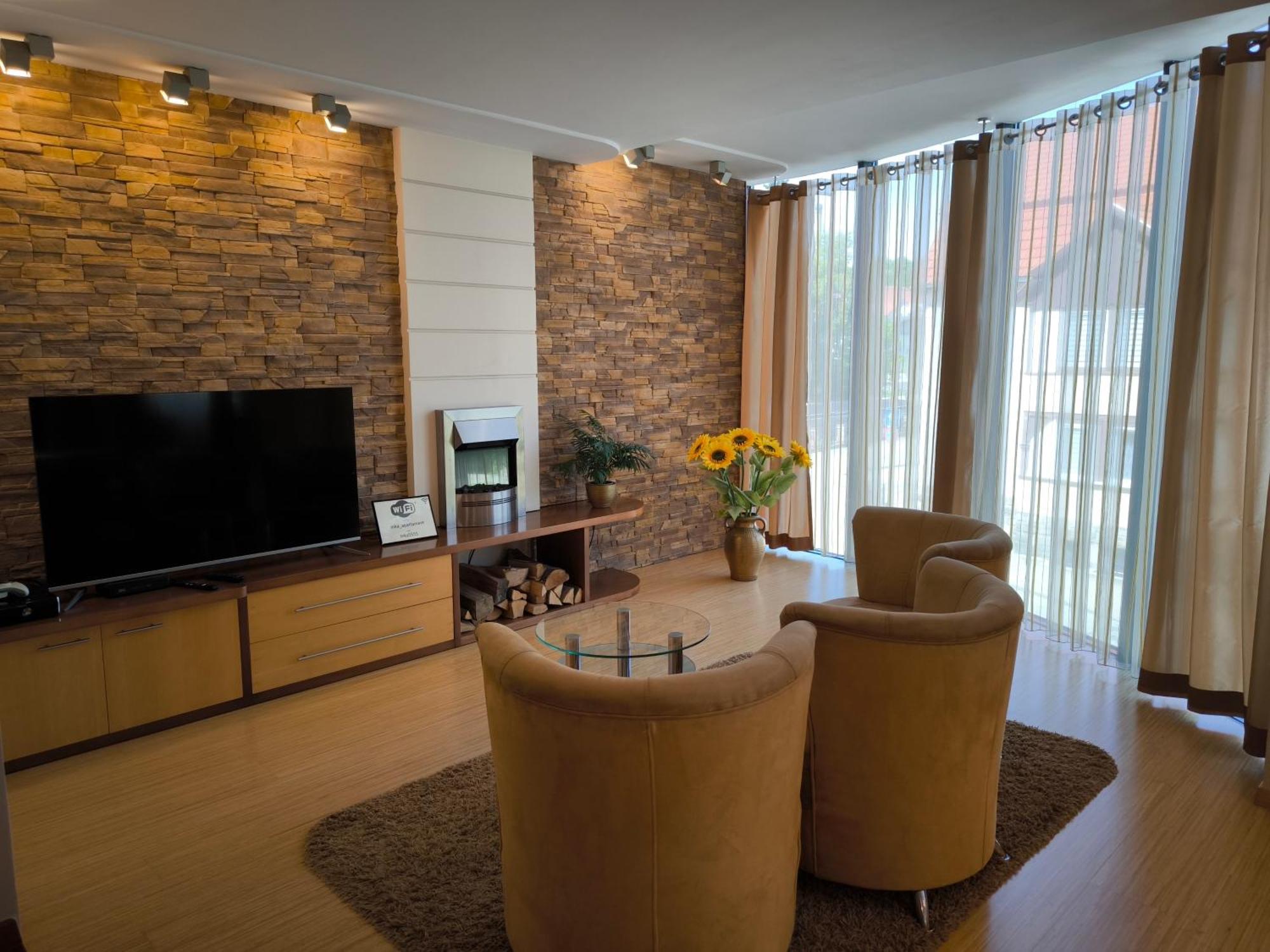 Uroczy Apartament Przy Deptaku Z Parkingiem. Polanica-Zdroj Dış mekan fotoğraf